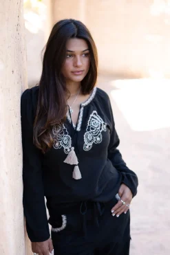 Bluse Corazon Stickerei Schwarz