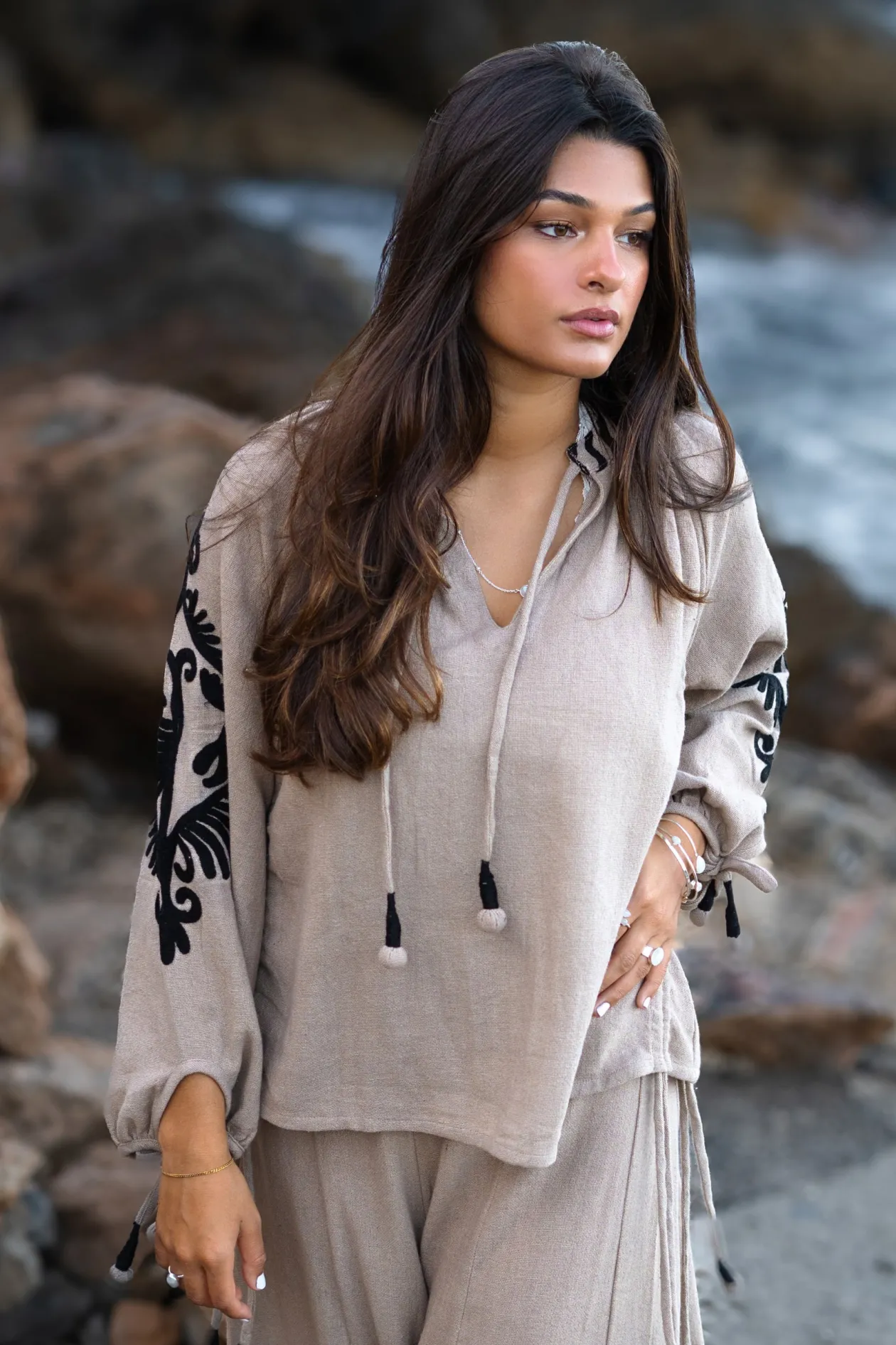 Bluse mit Stickerei Esthetica Taupe