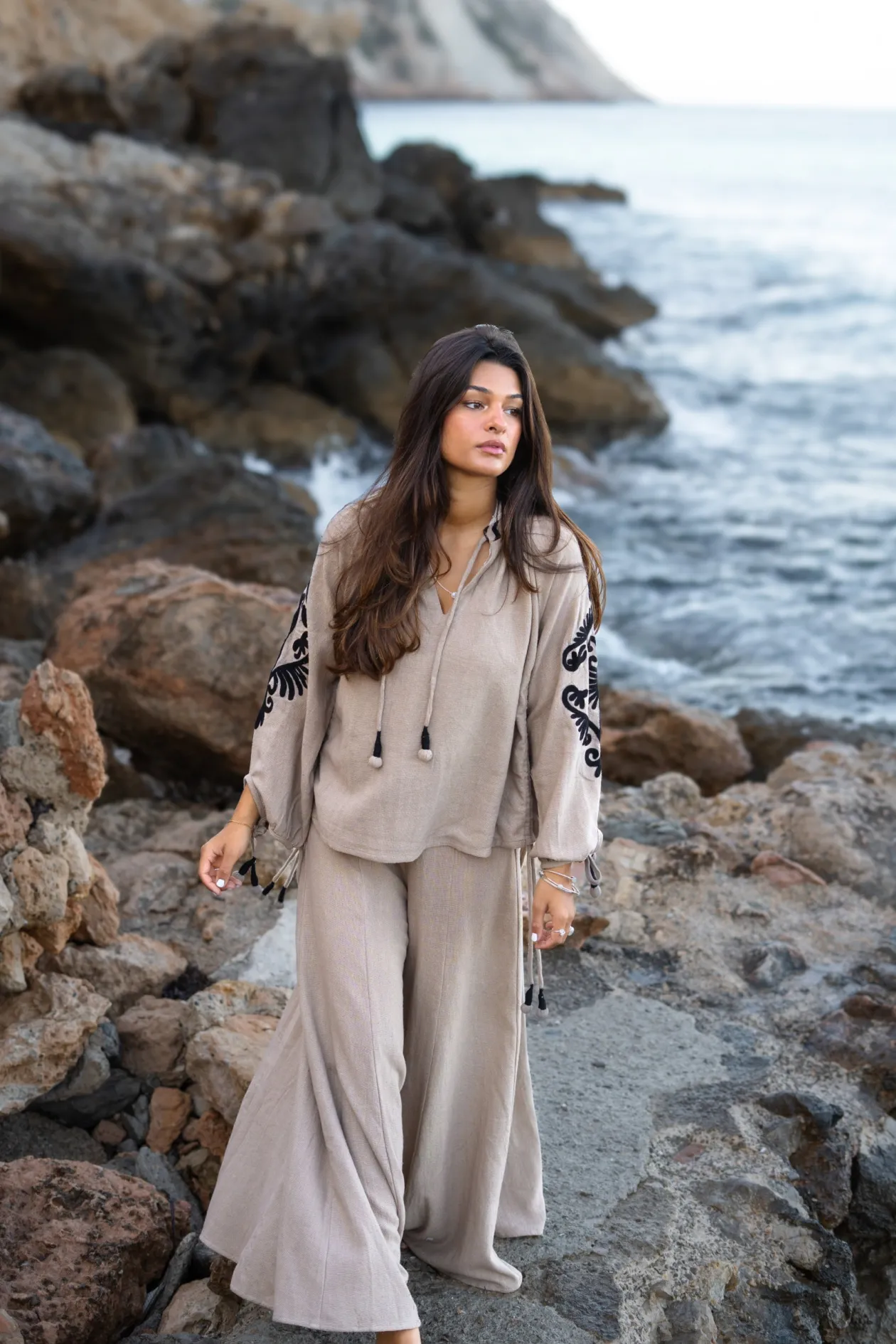 Bluse mit Stickerei Esthetica Taupe