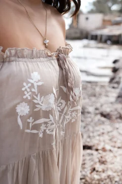 Kleid Peralta Bordado Light Taupe