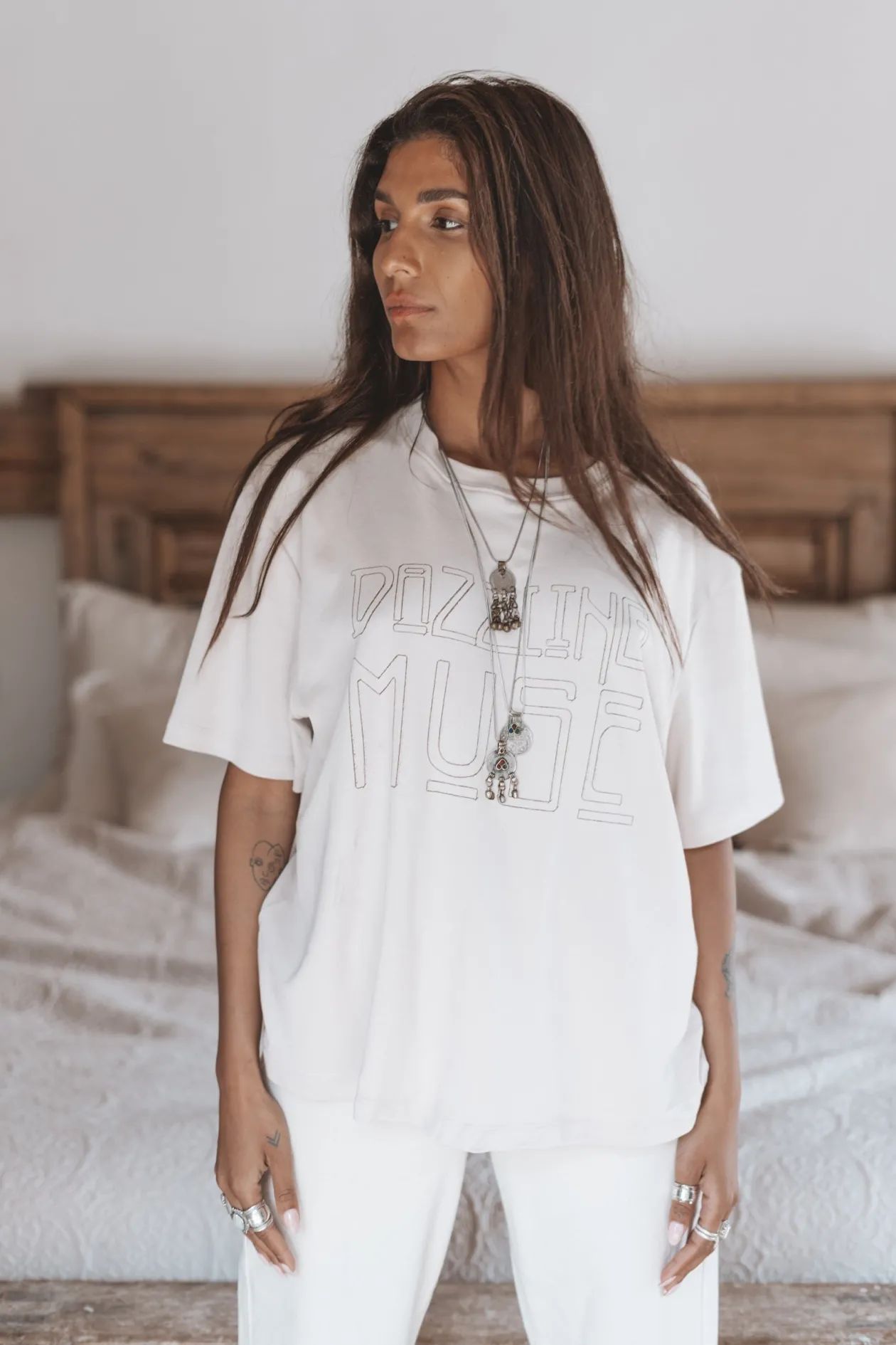 The Muse Artwork T-Shirt Hellbeige