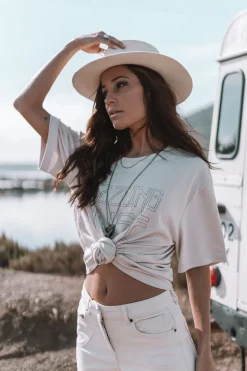 The Muse Artwork T-Shirt Hellbeige