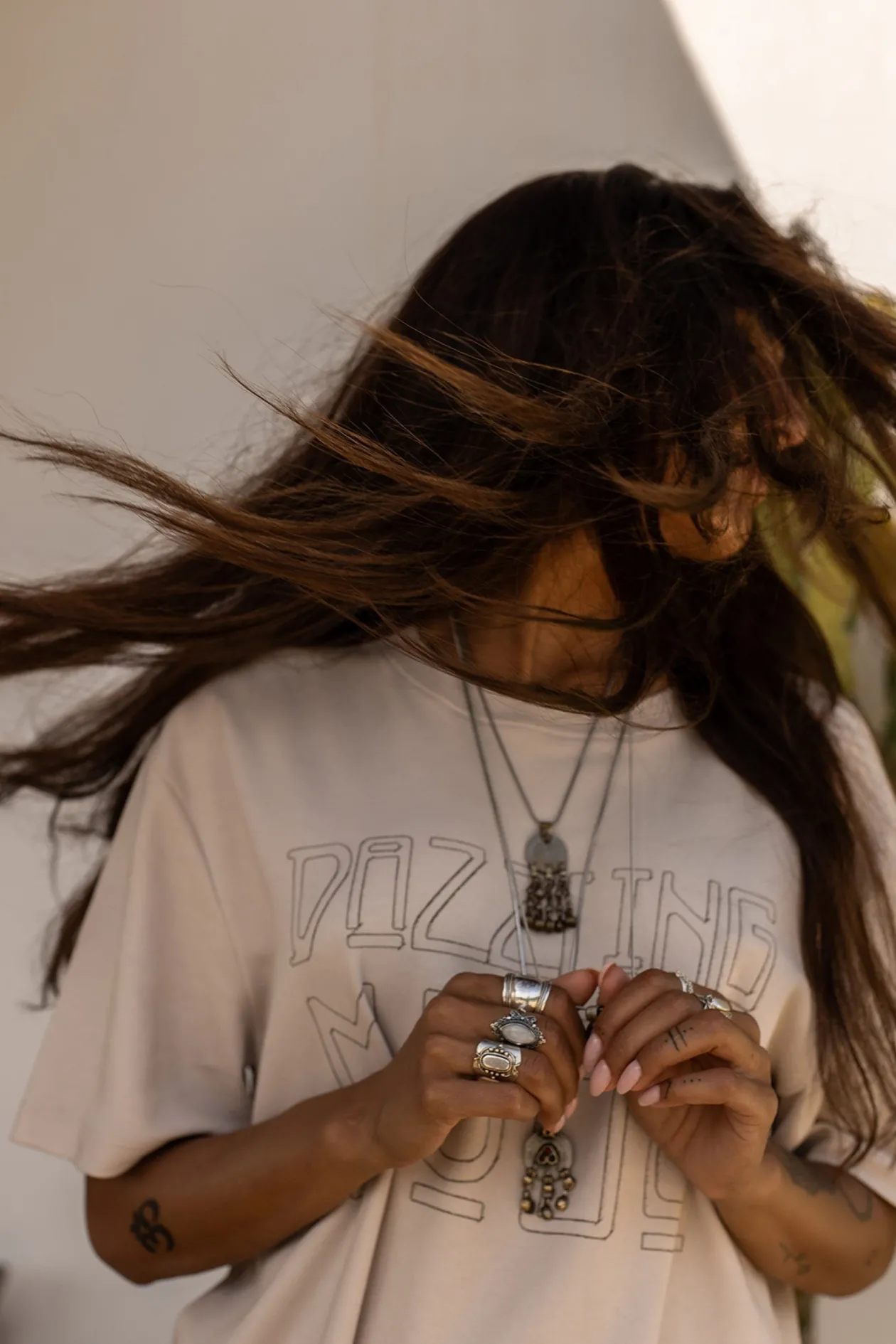 The Muse Artwork T-Shirt Hellbeige