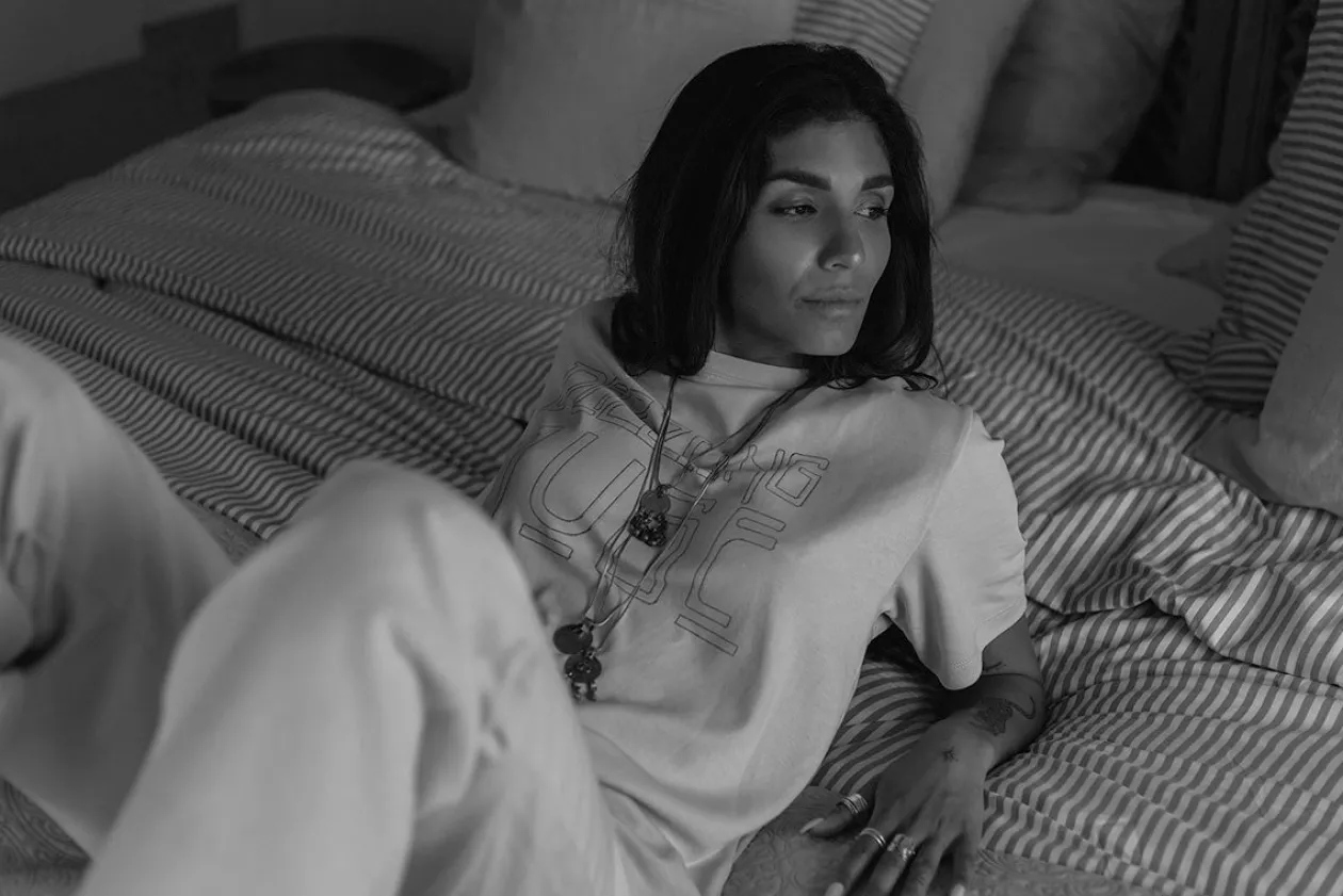 The Muse Artwork T-Shirt Hellbeige