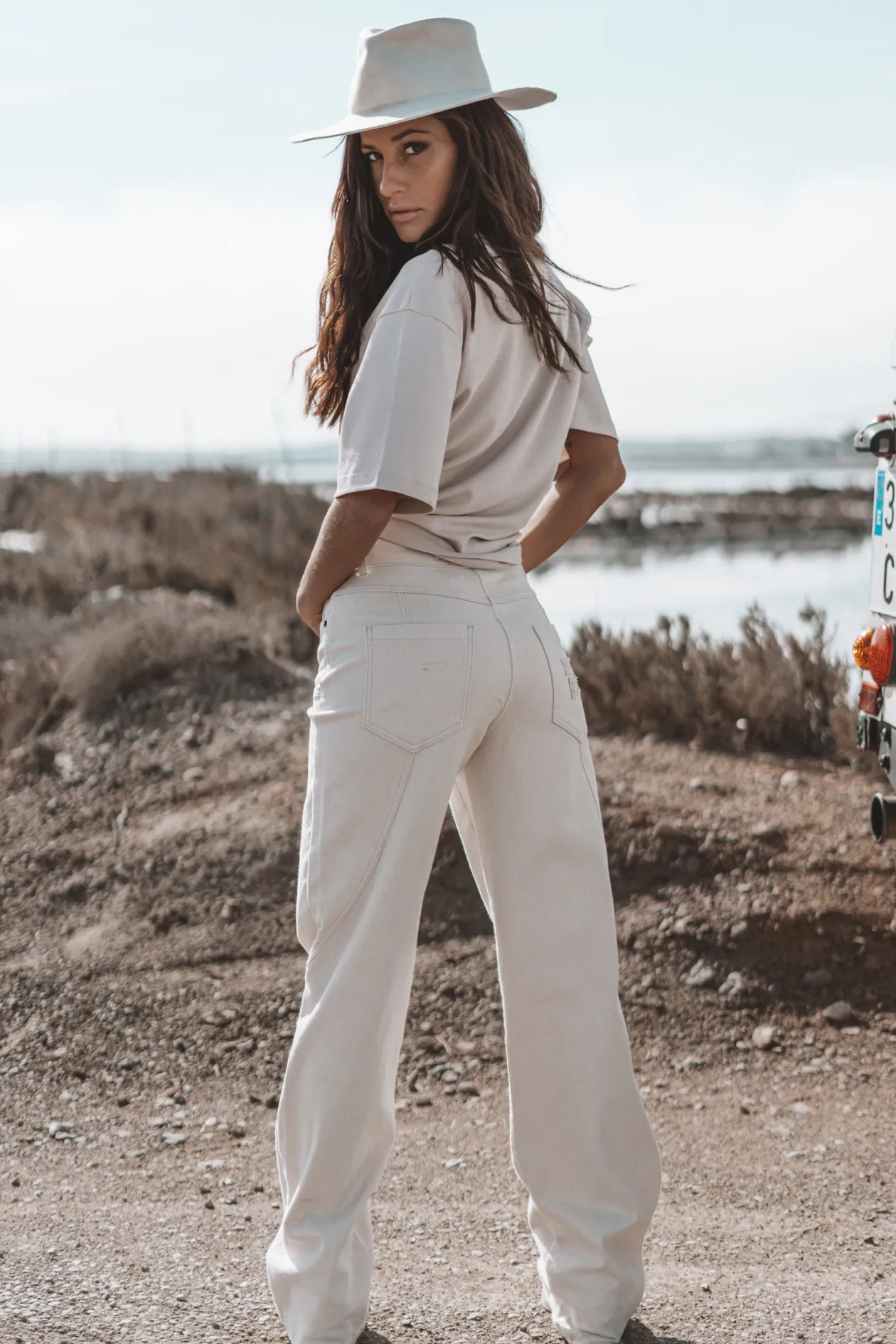 The Muse Artwork T-Shirt Hellbeige