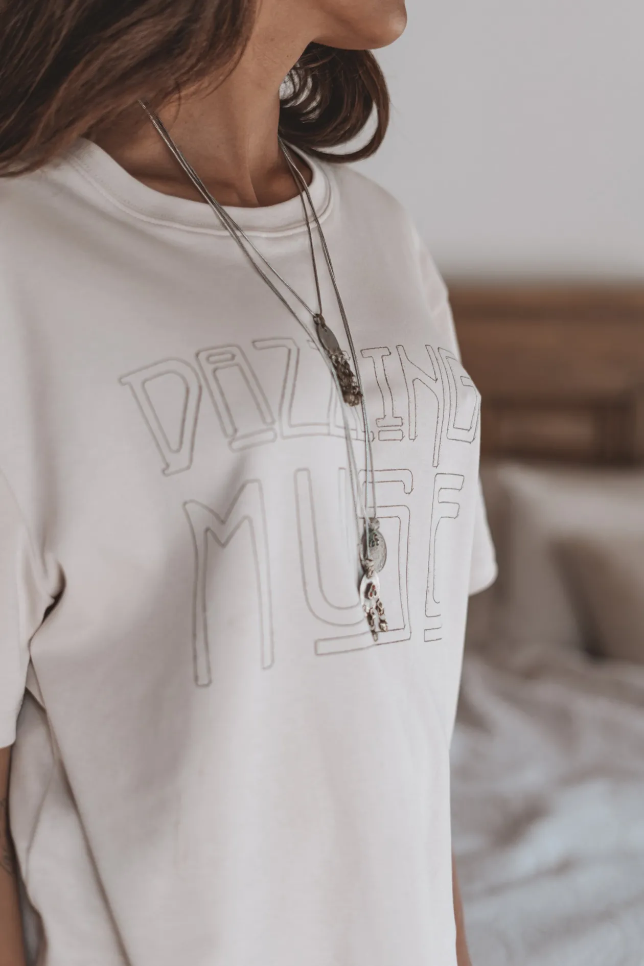 The Muse Artwork T-Shirt Hellbeige