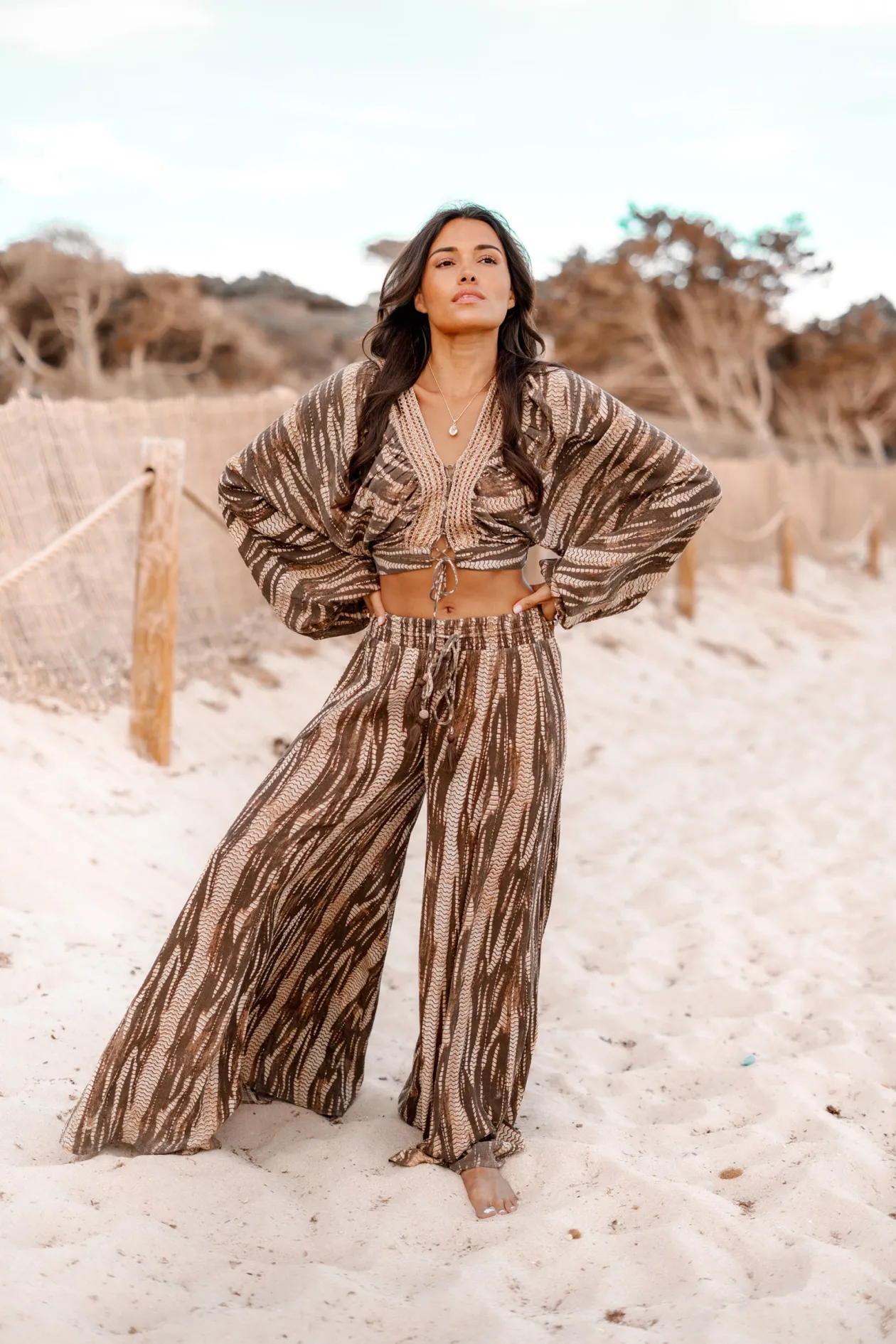 Weite Hose Emika Braun Print